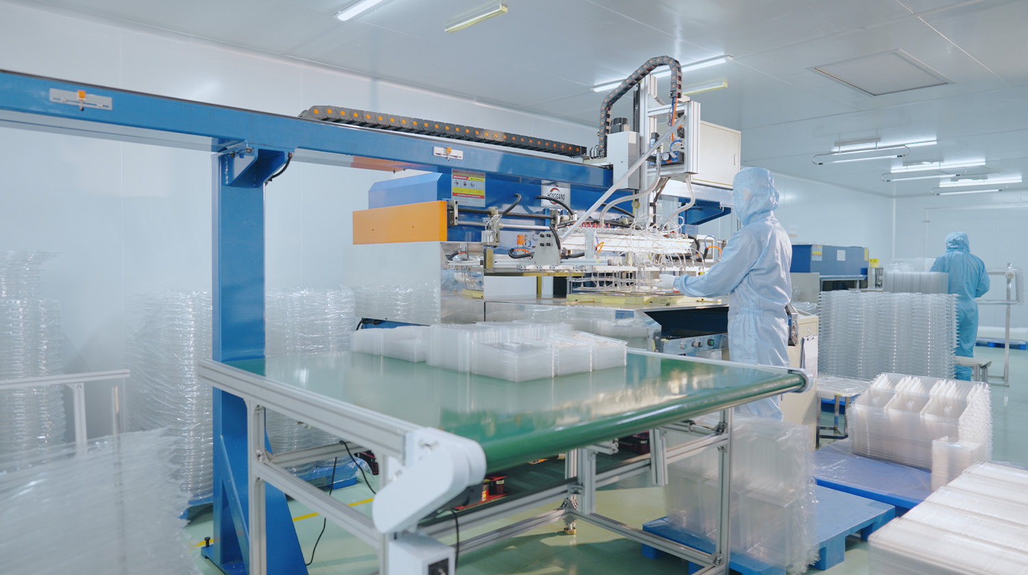 Nais vacuum forming and cutting machine in operation